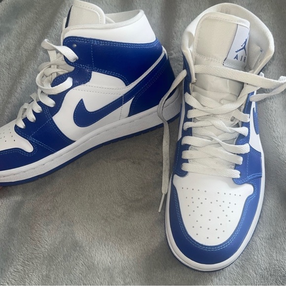 Jordan 1 mid Kentucky blue  size 7 - Picture 2 of 3